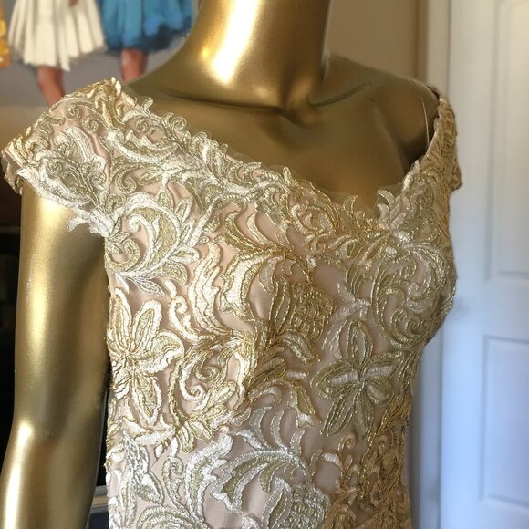 TADOSHI SHOJI Gold & Cream Blanchett Metallic V-Neck Gown - Picture 6 of 16